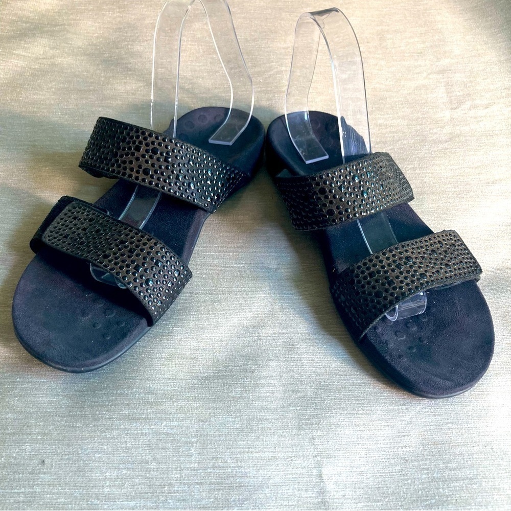 VIONIC Sz 8 Rest Samoa Studded Velcro Closure Adjustable Orthotic Insole Sandals